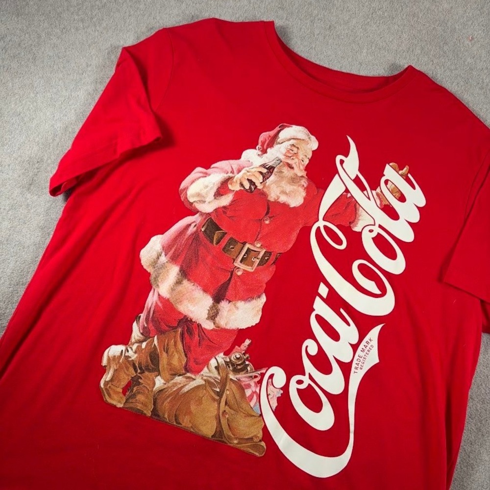 Coca-Cola T-Shirt Mens XL Red Graphic Santa Claus Christmas Short Sleeve Tee